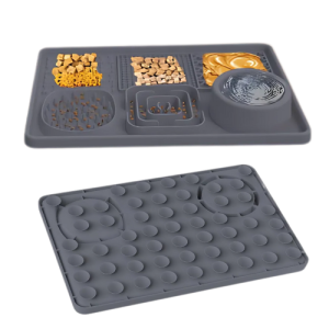 Tapis de Léchage Multifonction 4-en-1 pour Chien - avec Gamelle Anti-Glouton et Zones de Léchage Tapis multifonction gris 4-en-1 avec zones à friandises et ventouses au dos pour fixation stable, médaille chien.